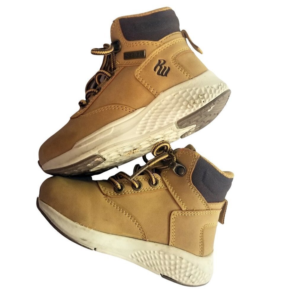 RU RocaWear Boys Ronny Faux Leather Boots Size 9